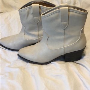 Universal Threads White Cowboy Boot Booties